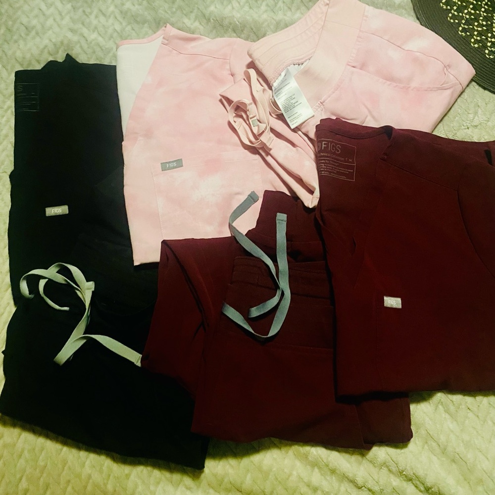 Figs Scrub Set in BLACK, and BURGUNDY 
(*PINK SOLD)